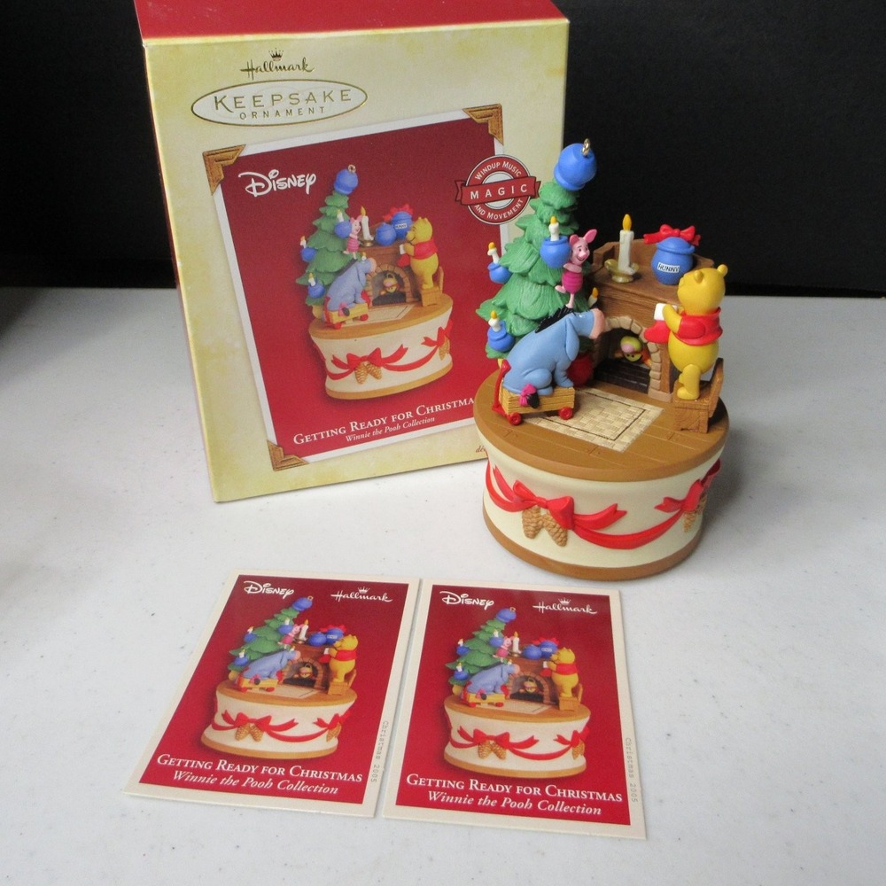Hallmark Disney Winnie the Pooh Getting Ready for Christmas 2005 Ornament